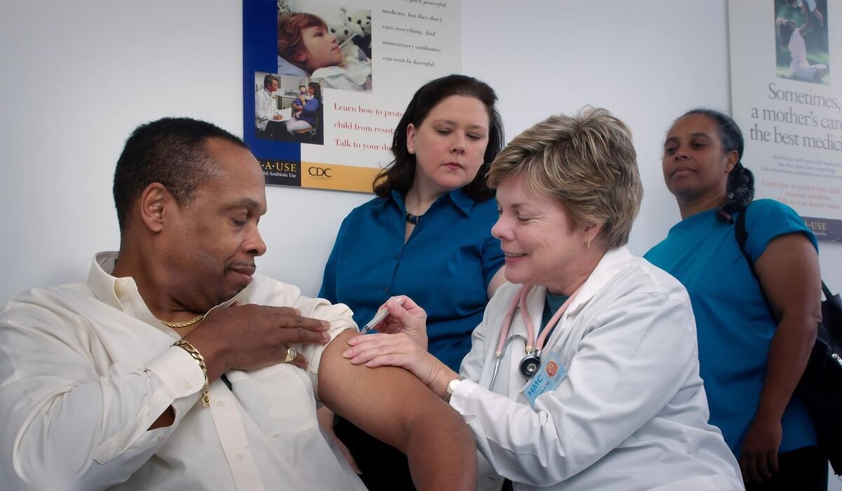 ¿Se está acabando el COVID-19? Los científicos dicen que no.